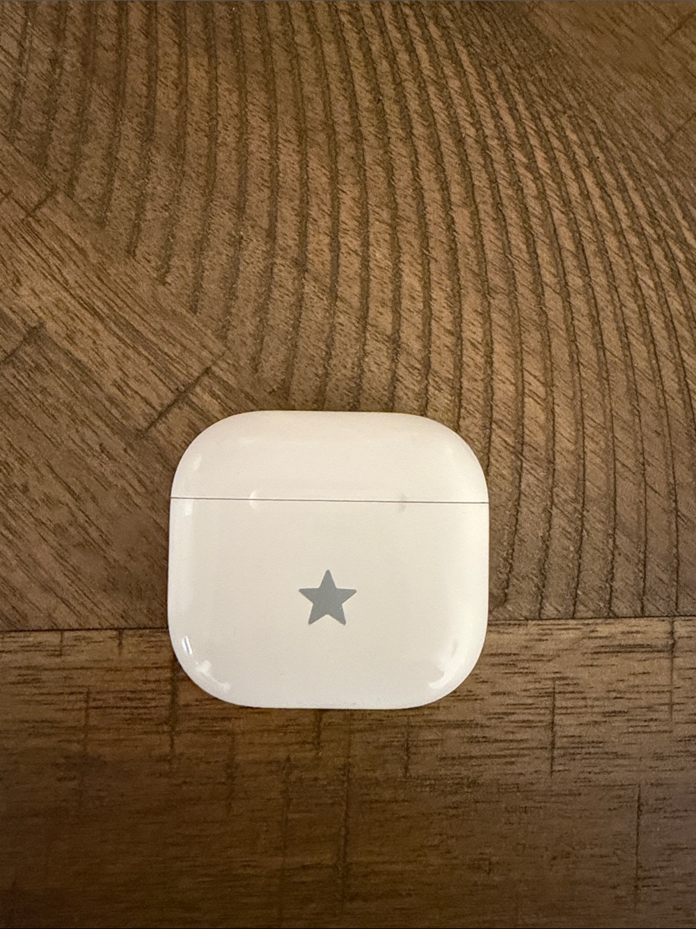 Apple AirPods 4 - with cute star charging case